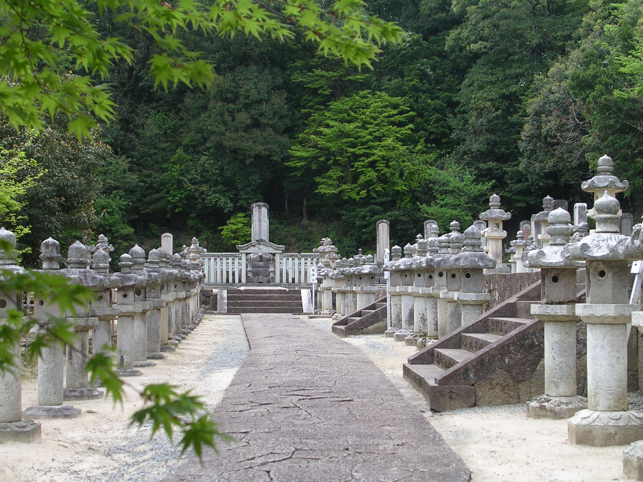 鳥取藩主池田家墓所 とっとり観光ガイドセンター
