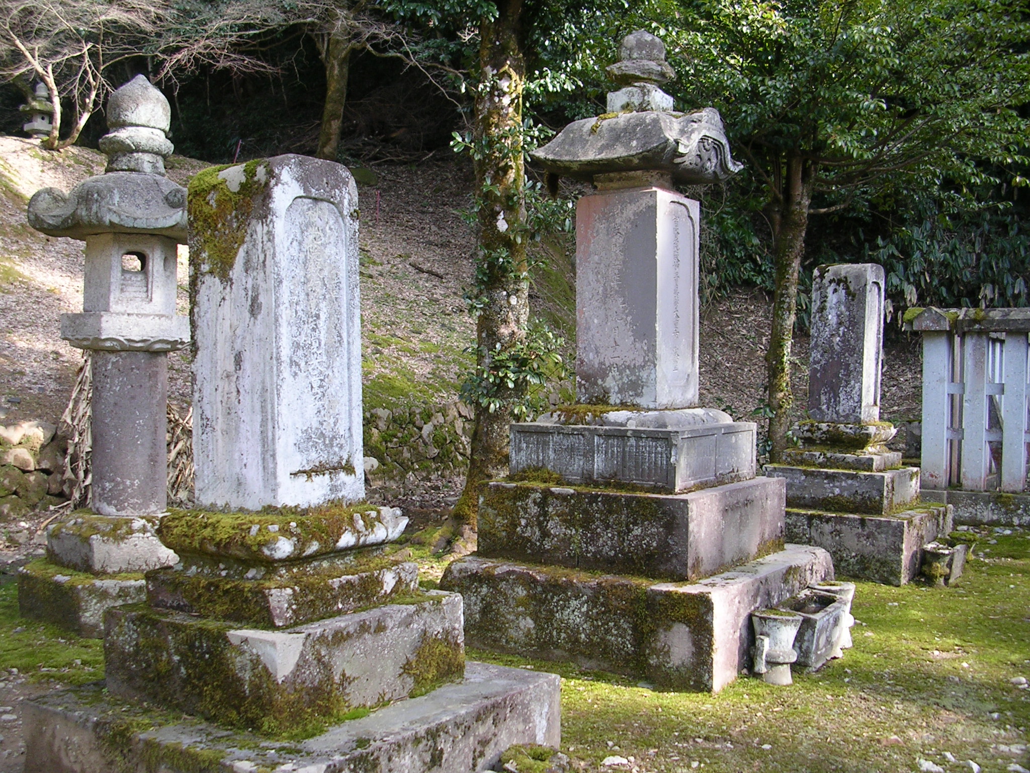 鳥取藩主池田家墓所 とっとり観光ガイドセンター